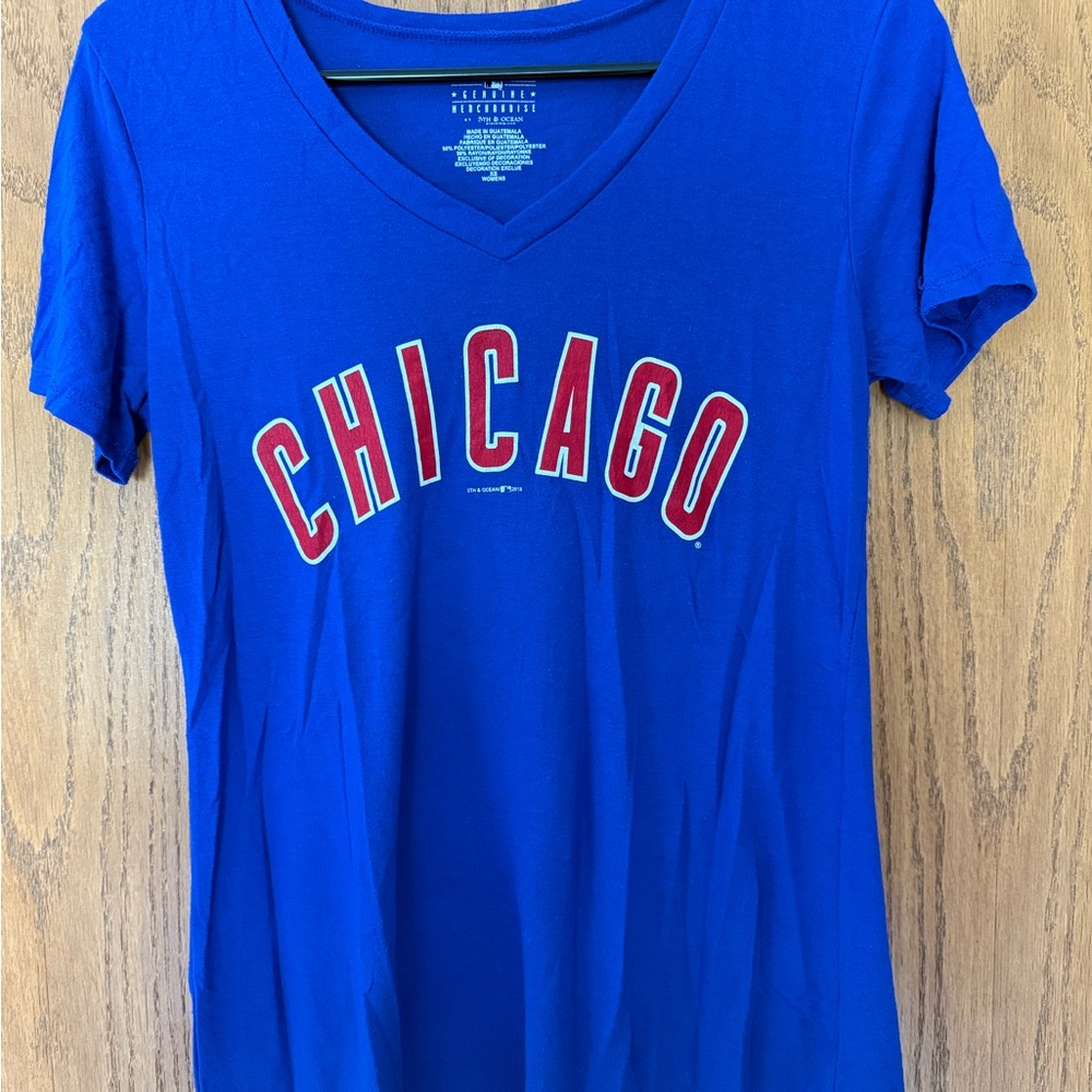 Women’s Chicago Cubs short sleeve tee.